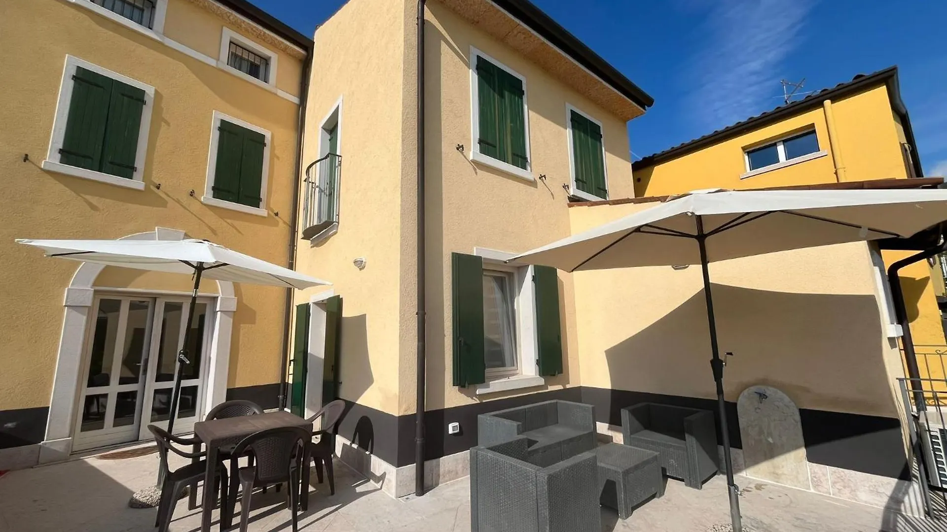 Garda Moon Flats Villa Costermano Italy