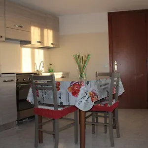  Apartment Giallo